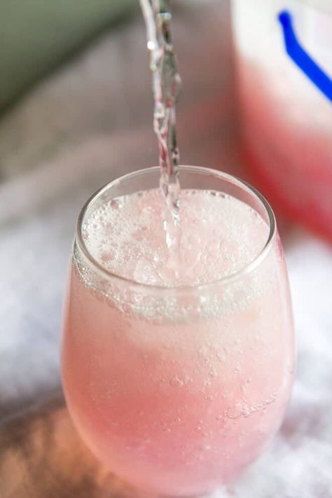 It only takes 3 ingredients to make this easy Pink Lemonade Vodka Slush! This Midwestern classic is great for the holidays, showers, and cocktail parties! #pinklemonade #cocktailrecipes #cocktails #pinklemonadevodka Pink Lemonade Vodka Slush, Frozen Pink Lemonade, Fruity Summer Cocktails, Pink Lemonade Vodka, Vodka Slush, Selamat Hari Valentine, Slush Recipes, Lemon-lime Soda, Ice Cream Tubs