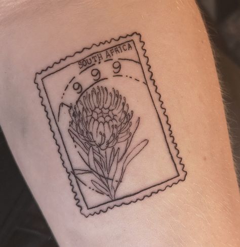 This is my own tattoo, done by big.bird.tattoo on Instagram! Features a pin cushion protea and my birth year. Pincushion Flower Tattoo, African Flowers Tattoo, Protea Tattoo Small, South Africa Tattoo Ideas, King Protea Tattoo, Big Bird Tattoo, Protea Flower Tattoo, Winner Tattoo, South Africa Tattoo