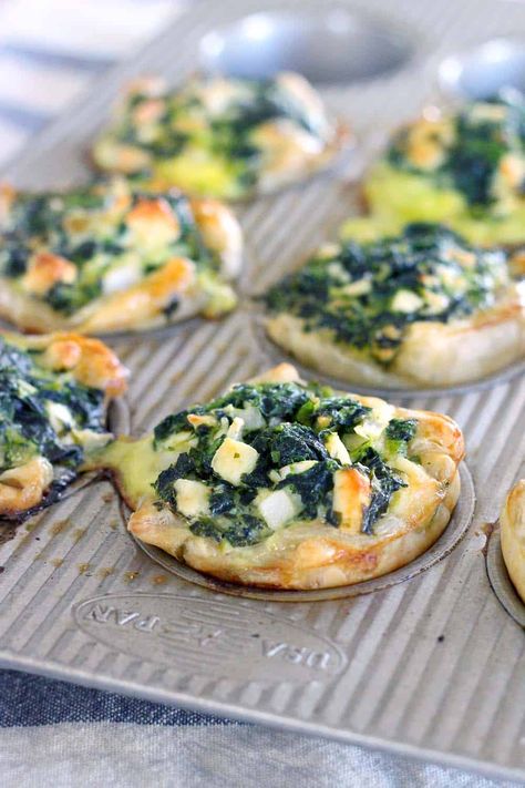 These Mini Spinach Feta pies are an easy alternative to traditional Greek Spanakopita, with only 5 ingredients and about 20 minutes of hands on time! These are packed FULL of healthy spinach, and a perfect vegetarian entree or appetizer. Spinach Feta Pie, Greek Spanakopita, Picnic Finger Foods, Spinach Pies, Spinach Puff Pastry, Greek Spinach, Phyllo Recipes, Spinach Pie, Spinach Feta