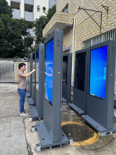 Outdoor Digital Signage, Digital Signage, Gate, Quick Saves