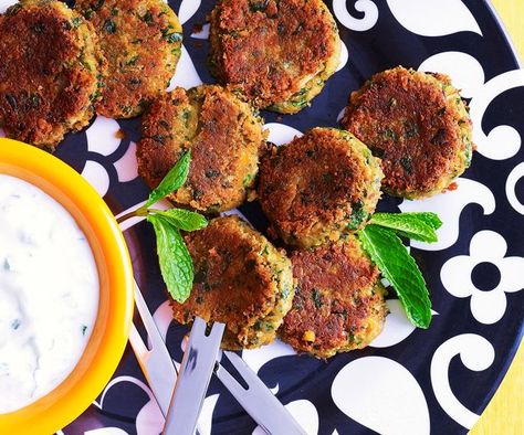 A tasty party snack thats good for vegetarians and meat eaters alike. For a more substantial meal they can also be served in a warmed pitta. Mini Falafel, Yoghurt Recipe, Chickpea Patties, Cucumber Yogurt, Dry Chickpeas, Roasted Cashews, Fool Proof Recipes, Canned Chickpeas, Rice Dishes