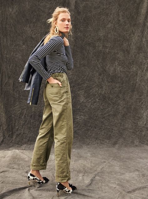 The Fall Classics: 6 Essentials from J. Crew | Fashion Gone Rogue J Crew Looks, Jcrew Style, Boyfriend Fashion, J Crew Fall, Outfit Recipes, Jcrew Fall, Daily Uniform, Loafers Outfit, Olive Pants