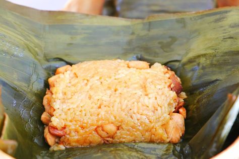 CiCi Li - Chicken Sticky Rice in Banana Leaves Recipe Chicken Sticky Rice, Sticky Rice In Banana Leaves, Bananas Cakes, Sticky Rice Cake Recipe, Spring Rolls Recipe Shrimp, Chinese Sticky Rice, Restaurant Appetizers, Dim Sum Recipes, Shrimp Spring Rolls