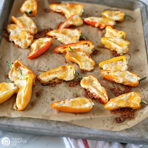 Cheesy Sweet Pepper Poppers | How to make sweet pepper poppers | Game Day Football Super bowl Food | TodaysCreativeLife.com Vegetarian Greek Recipes, Homemade Hot Dog Chili, Super Bowl Finger Foods, Suet Recipe, Pepper Poppers, Stuffed Mini Peppers, Cheese Stuffed Peppers, Queso Feta, Cheese Stuffed