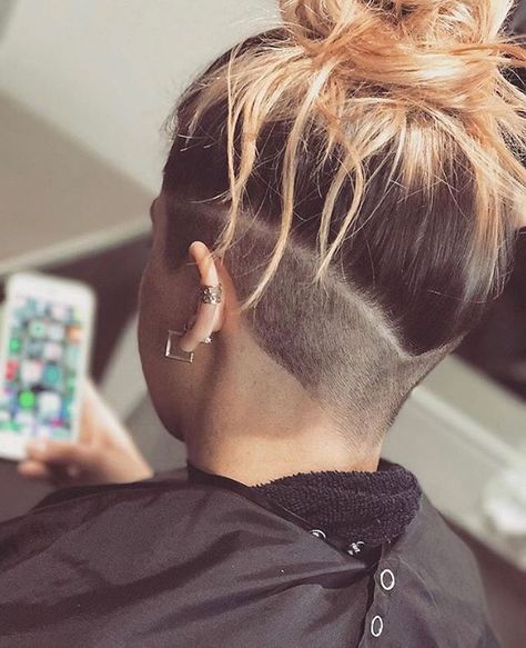 V Shaped 360 Undercut by: @hairby_vern   I like that the V is pointed down instead of up Shaved Haircut, Undercut Hair Designs, Undercut Haircut, Undercut Designs, Undercut Long Hair, Shaved Nape, Hair Tattoos, Undercut Hairstyles, Shaved Hair