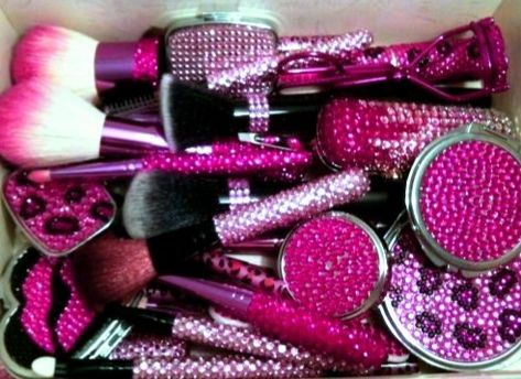 Bling Room, Hot Pink Aesthetic, Mc Bling, Trashy Y2k Aesthetic, 2000s Vibe, Mcbling Fashion, 2000s Girl, Aesthetic 2000s, Y2k Accessories