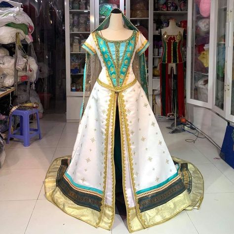 2,986 Likes, 11 Comments - MollyNguyenDesign (@mollynguyen_design) on Instagram: “Her look from front 💋💋💋” Princess Jasmine Wedding Dress, Princess Jasmine Wedding, Disney Fairytale Wedding Dress, Jasmine Wedding Dress, Movie Wedding Dresses, Disney Princess Wedding Dresses, Aladdin Costume, Wedding Dress Costume, Disney Princess Wedding