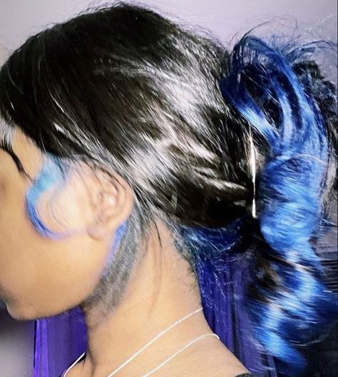 Blue Hair Underneath, Blue Peekaboo, Blue Natural Hair, Hair Stripes, Types Of Hair Color, Puffy Hair, Skunk Stripe, Dyed Curly Hair, Hair Color Underneath