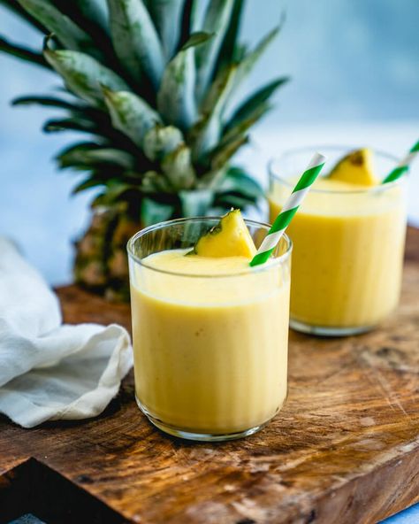 Florida Drinks, Pineapple Garnish, Mock Cocktails, Dole Whip Recipe, Mango Pineapple Smoothie, Frozen Cocktail, Vanilla Rum, Healthy Fruit Smoothies, Smoothie Fruit