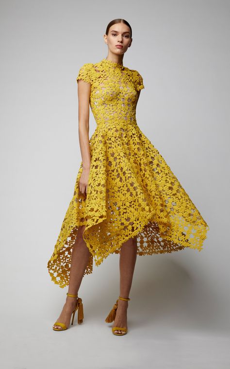 Mock Neck Guipure Lace Dress by OSCAR DE LA RENTA for Preorder on Moda Operandi Yellow Cocktail Dress, Yellow Lace Dress, Gaun Koktail, Cocktail Dress Patterns, Cocktail Dress Yellow, Yellow Lace Dresses, Plum Dress, Yellow Dresses, Lace Dress Styles