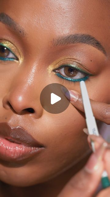 30K likes, 390 comments - sonya.elle.dee le August 5, 2024: "🖤💛💚 Eye Makeup look 

Here’s a quick makeup tutorial for Jamaica Independence Day (tomorrow), it’s beginner friendly and quick and easy to create and I’ve kept it lashless for simplicity but it would be super lovely with false eyelashes too if that’s your vibe

🇯🇲🫶🏾

@technic_cosmetics 
•euphoria metallic liquid liner: green 

@juviasplace 
• culture duo, chrome liquid eyeshadow; Ankara 

@sheglam_official 
• Milky Way eyeliner Jamaica Independence Day, Technic Cosmetics, Super Shock Eyeshadow, Chrome Liquid, Quick Makeup Tutorial, Green Eyeliner, Metallic Liquid, Super Shock, Quick Makeup