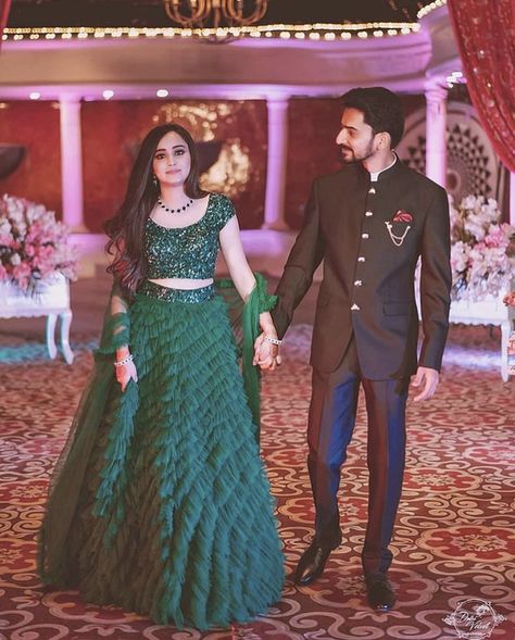 Engagement Couple Dress, Engagement Dress For Groom, Engagement Dress For Bride, Bride Reception Dresses, Indian Wedding Gowns, Wedding Dresses Men Indian, Reception Outfit, Couple Wedding Dress, Bridal Lehenga Collection