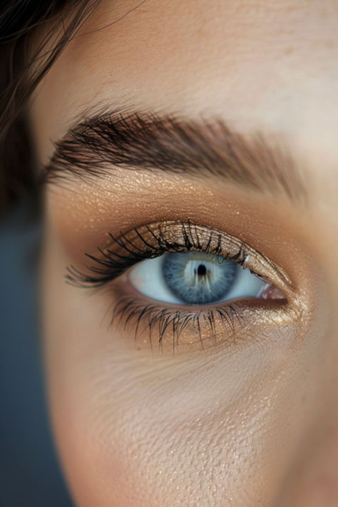 Earth Tones Eyeshadow Ideas For Blue Eyes Romantic Makeup Blue Eyes, Autumn Makeup Blue Eyes, Brown Eyeliner For Blue Eyes, Makeup For Green Dress Blue Eyes, Natural Makeup Blue Eyes Brown Hair, Earth Tones Makeup Looks, Fall Makeup Looks Blue Eyes, Cooper Eye Makeup, Copper Eyeshadow Blue Eyes