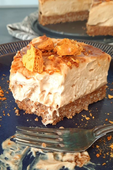 Honeycomb Food, Honeycomb Cheesecake, Honeycomb Cereal, Toffee Dessert, White Chocolate Cheesecake, Oat Cookies, Bake Cheesecake, Sweet Snacks Recipes, No Bake Cheesecake