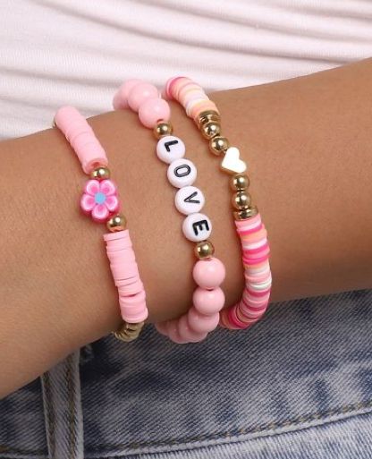 Braslet Handmade Ideas, Themed Handmade Pink Bracelets, Trendy Pink Bracelets With Charms, Fun Pink Bracelets With Charms, Braslet Ideas Cute, Playful Pink Beaded Bracelet With Smiley Face, Cheap Beaded Kawaii Bracelets, Aesthetic Beads, Market Day Ideas