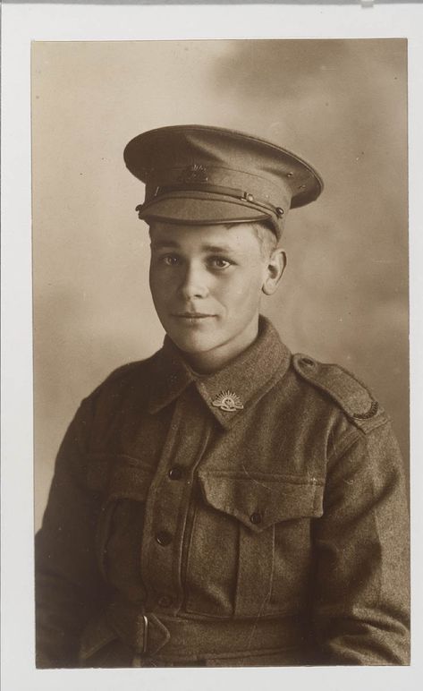 #vintage #retro #military #people #photos #pictures #australia #soldiers #sailors #airmen #foreign Picture Story Prompts, Sims 4 Decades Challenge, Ww1 Soldiers, Ww2 Soldiers, Oldest Human, People Photos, Male Portrait, Man Photo, Vintage Photographs