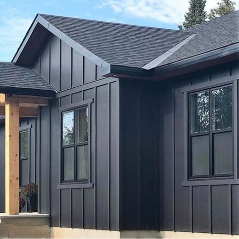 Hardie Vertical Siding, House Siding Options, Exterior Siding Options, Garage Design Ideas, Exterior House Siding, James Hardie Siding, Black Houses, Hardie Siding, Siding Options