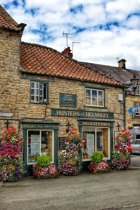 England Countryside, English Village, Northern England, Cottage Art, Countryside House, British Countryside, Challenge Yourself, England And Scotland, English Cottage