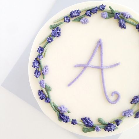 Lavender Cake, Buttercream Flower Cake, Simple Cake Designs, Lavender Wreath, Cake Decorating Frosting, Simple Birthday Cake, Cake Decorating Designs, Buttercream Flowers, Pretty Birthday Cakes