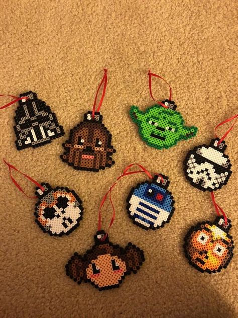 Star Wars Ornaments - Perler Beads Star Wars Ornaments, Hama Beads Christmas, Beads Projects, Christmas Perler Beads, Easy Perler Bead Patterns, Melty Bead Patterns, Pearl Beads Pattern, Fuse Bead Patterns, Art Perle