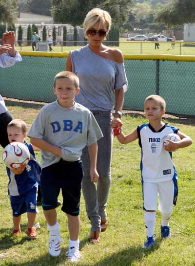 soccer mom Soccer Mom Era, Soccer Mom Outfit Spirit Week, Soccer Mum, Posh Beckham, Senior Year Fun, Future Mommy, Momma Bear, 3 Boys, Soccer Boys