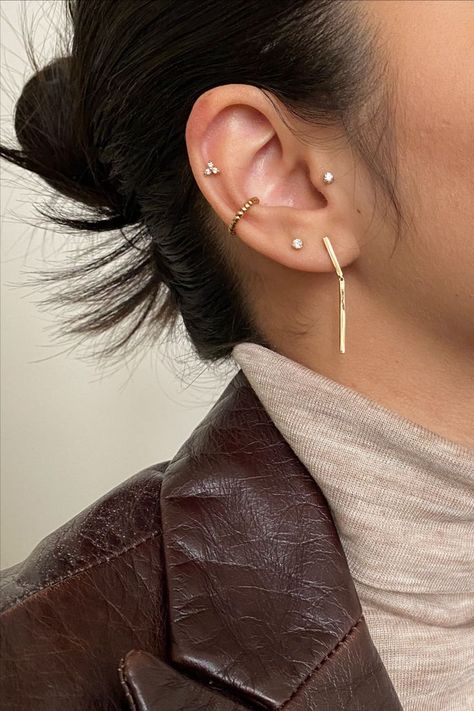 Cute Piercing Ideas, Ohrknorpel Piercing, Cute Piercing, Minimalist Ear Piercings, Constellation Piercings, Ear Peircings, Cool Ear Piercings, Pretty Ear Piercings, Cute Ear Piercings