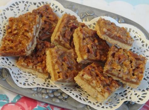 Praline Cookie Bars Recipe Graham Cracker Cookie Bars, Praline Bars, Pecan Bars Recipe, Caramel Butter, Peanut Butter Cookie Bars, Pecan Bars, Sugar Cookie Bars, Chocolate Chip Cookie Bars, Cookie Bar Recipes