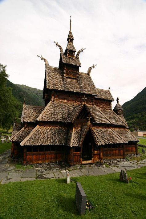 The Borgund Stave Church is located in Borgund,Lærdal, Norway and it’s a stave church, the best preserved one in the country. Built between 1180 and 1250 AD, the church was later expanses and restored. It has walls made of wooden boards or staves. It was built on a basilica plan and it has reduced side aisles. Stave Church, Architecture Antique, Wooden Church, Gorgeous Places, Early Medieval, Ancient Buildings, Medieval Period, Ancient Architecture, Place Of Worship