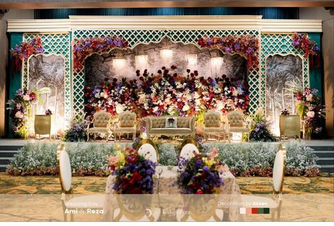 Sunda Wedding Decoration, Pelaminan Jawa, Wedding Ballroom Decor, Dekor Pelaminan, Ballroom Decor, Dekorasi Wedding, Moodboard Wedding, Wedding Ballroom, Nikah Decor