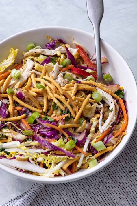 This Asian Chicken Salad is made with two types of cabbages, lots of vegetables and shredded chicken all tossed in a flavorful peanut dressing | Chinese Chicken Salad | Asian Salads | Cabbage Salads | Asian Slaw | Chicken Salad Ideas Salads Asian, Feelgoodfoodie Recipes, Salad Recipes With Chicken, Cabbage Salads, Asian Chicken Salad Recipe, Asian Salads, Salad Asian, Blend Jet, Chinese Chicken Salad Recipe