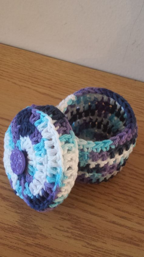 Diy Crochet Basket, Crocheted Baskets, Crochet Basket Pattern Free, Tiny Crochet, Basket Crochet, Crochet Box, Crochet Flowers Easy, Crochet Storage, Knit Jewelry