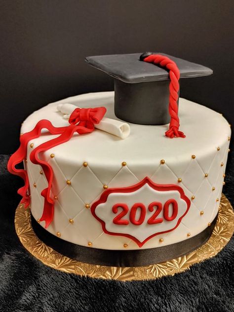 Red And White Graduation Cake, Red And Black Graduation Cake, Graduation Cake Designs, Graduation Party Cake, Prom Decor, Pink Birthday Cakes, Gold Cake, Butter Cake, Food Videos Desserts