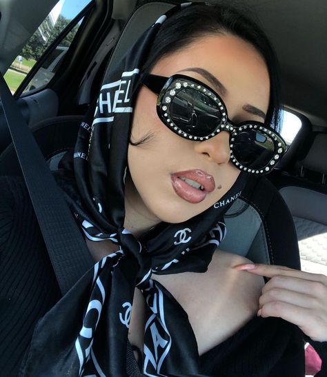 When your sugar daddy mysteriously passes and leaves you all his money vibes🖤💲💲💲 Tea Party Attire, Scarf Aesthetic, Dior Girl, Elevated Fashion, Head Scarf Styles, Trendy Glasses, Rihanna Style, Scarf Outfit, Fashion Eye Glasses