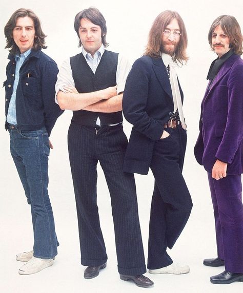 Someone please tell Paul to button his pants. (George OWNED this photoshoot btw) • • #georgeharrison #paulmccartney #johnlennon #ringostarr… Beatles Outfit, Beatles Wallpaper, Beatles George Harrison, Beatles George, Beatles Photos, Beatles Pictures, Linda Mccartney, Twist And Shout, The Fab Four