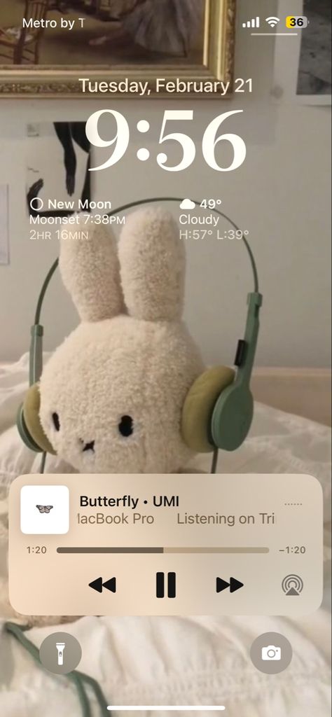 #miffy #ios16 #wallpaper #kpop #roblox #room #dorm room #asthetic #school #white #korean #nyc #koreanboy #koreangirl Anime Lock Screen Aesthetic, Lock Screen Ideas Aesthetic, Miffy Homescreen, Aesthetic Ios 16 Lock Screen Ideas, Miffy Lockscreen, Miffy Background Iphone Wallpapers, Miffy Theme Phone, Miffy Phone Wallpaper, Iphone Xr Aesthetic