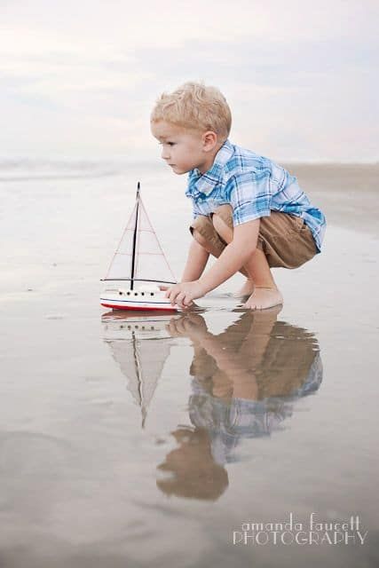 Creative Beach Photography, Toddler Beach Photos, Beach Photography Ideas, Strand Foto's, Beach Photography Family, Family Beach Portraits, Toddler Beach, Family Beach Pictures, Beach Family Photos