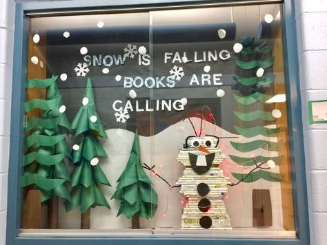 Snow is falling books are calling Christmas Library Bulletin Boards, Library Display Ideas, Christmas Library Display, Fall Library Displays, Winter Library, School Library Book Displays, Lilac Room, Chillin With My Snowmies, School Library Decor