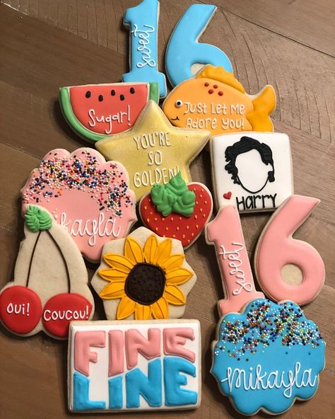 Harry Styles Cookies, Harry Styles Party Ideas, Birthday 14th, One Direction Party, One Direction Birthday, One Direction Cakes, Laptop Ideas, Harry Styles Birthday, Cute Birthday Ideas