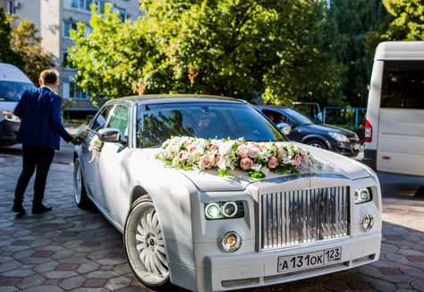 Cars Wedding, Bridal Car, Wedding Car Decorations, Wedding Backdrop Design, Dream Wedding Venues, Car Photo, White Car, Dream Wedding Ideas Dresses, Cute Prom Dresses