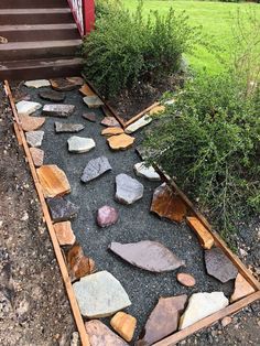 The Mission: Replacing an ugly concrete pathway with a unique and intricate stone mosaic pathway. #diyhomedecor #mosaic #pathway Mosaic Pathway, Front Garden Path, Stone Garden Paths, River Rock Landscaping, Walkways Paths, Walkway Ideas, Garden Walkway, Landscaping With Large Rocks, Laundry Baskets