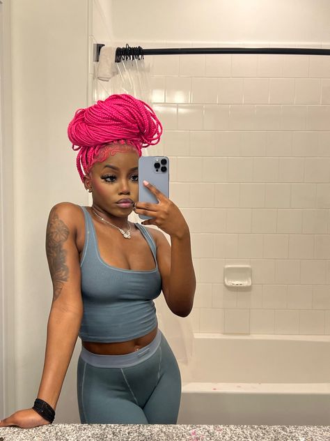 Hot Pink Braids, Pink Braids Black Women, Colorful Braids, Pink Braids, Hair Threading, Hot Pink Hair, Short Box Braids Hairstyles, Black Brazilian, Cute Braided Hairstyles