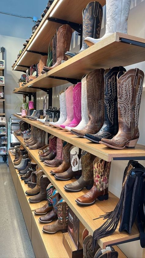 Cowboy Aesthetic Western, Outfits Western Style, Aesthetic Cowboy Boots, Women Cowboy Hat, Outfit Cowboy Boots, Insta Pic Ideas, Aesthetic Cowboy, Texas Cowboy Boots, Outfit Cowboy