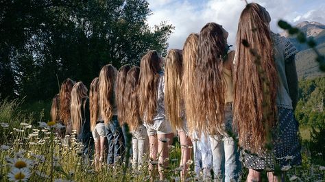 See Photos of the Long-Haired Women of Argentina - VICE Long Hair Community, Hair Maintenance Tips, Cut Her Hair, Super Long Hair, Indigenous Community, Hair Collection, Modern Hairstyles, Long Hair Girl, Very Long Hair