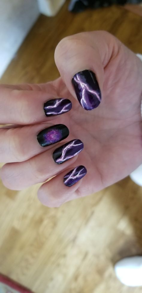 Photo of black and purple gradient nails with pinkish lightning Purple Lightning Nails, Black And Purple Gradient, Gojo Nails, Purple Gradient Nails, Lightning Nails, Hollow Purple, Black And Purple Nails, Purple Lightning, Purple Nail Art