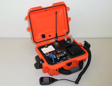 Go-Box Amateur Radio Station | This Biophone-inspired* ham r… | Flickr Ham Radio Go Box Projects, Ham Radio Kits, Mobile Ham Radio, Portable Ham Radio, Box Radio, Ham Radio Equipment, Hospital Emergency, Emergency Radio, Ham Radio Antenna