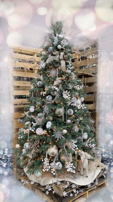 Fresh Snow Designer Christmas Tree: White berries, snowflakes, icicles, pine cones, and cozy critters.  2019 Christmas Tree Themes & Trends | Alsip Home & Nursery Christmas Tree Inspiration White, Designer Christmas Tree, Designer Christmas, Snow Theme, Tree Inspiration, Warm White Lights, White Berries, Glitter Ball, Christmas Tree Decorating Themes