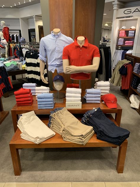 Mens Store Display, Visual Merchandising Fashion, Clothing Store Displays, Clothing Store Design, Wood Store, Clothing Displays, Store Layout, Golf Design, Diy Sewing Clothes