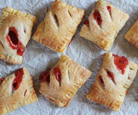 STRAWBERRY TURNOVERS - Cook with Kushi Lara Jean Turnovers Recipe, Cherry Turnover Recipe, Cherry Pie Turnovers, Lara Jean Cherry Turnovers, Lara Jean Baking Recipe, Lara Jean Recipes, Lara Jean Baking, Strawberry Turnovers, Cherry Turnover