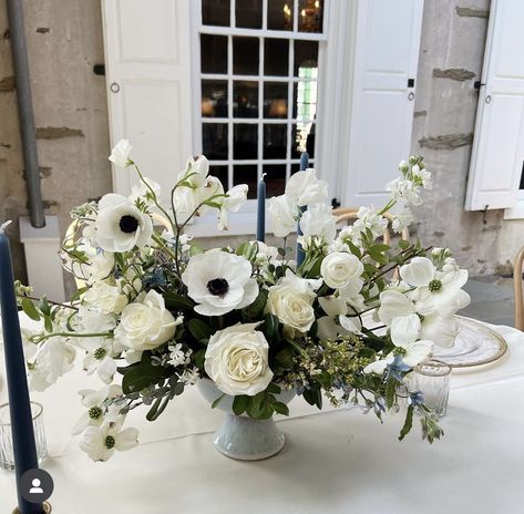 Anemone Centerpiece, White Flower Centerpieces, Anemone Wedding, Blue Centerpieces, Nye Wedding, Luxury Wedding Decor, White Anemone, Anemone Flower, Reception Flowers