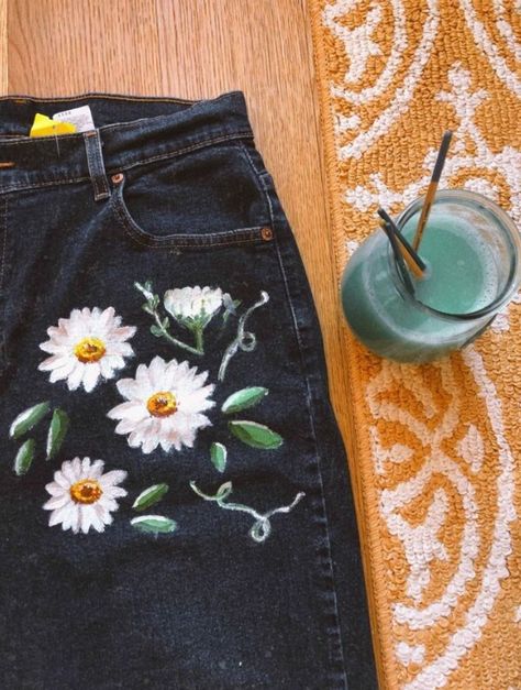 Painting On Jeans, Denim Kunst, Jeans Painting, Jean Diy, Painted Clothes Diy, Diy Tumblr, Haine Diy, Diy Jeans, Denim Art